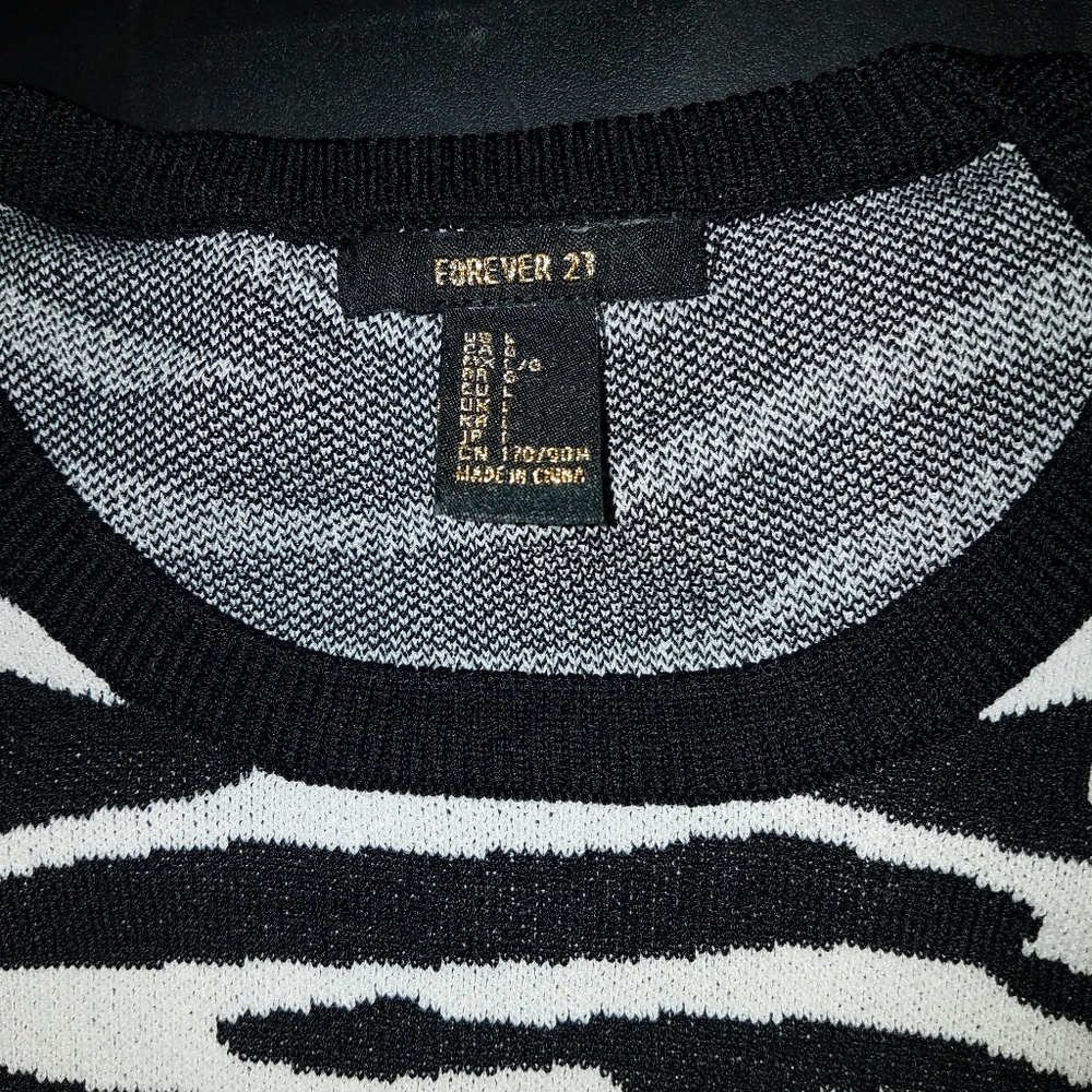 Sweater - Picture 4 of 4